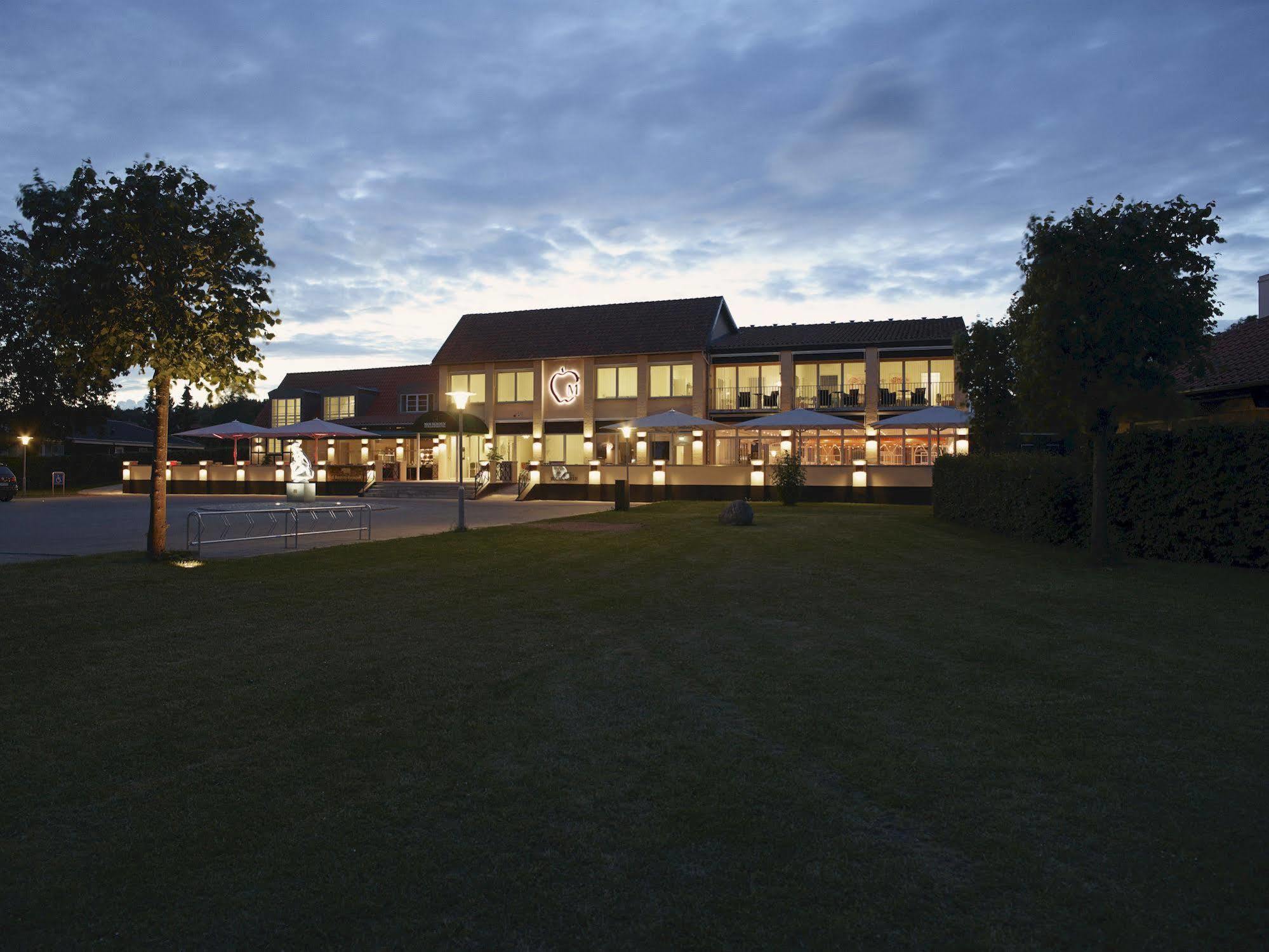 Molskroen Strandhotel Ebeltoft Extérieur photo