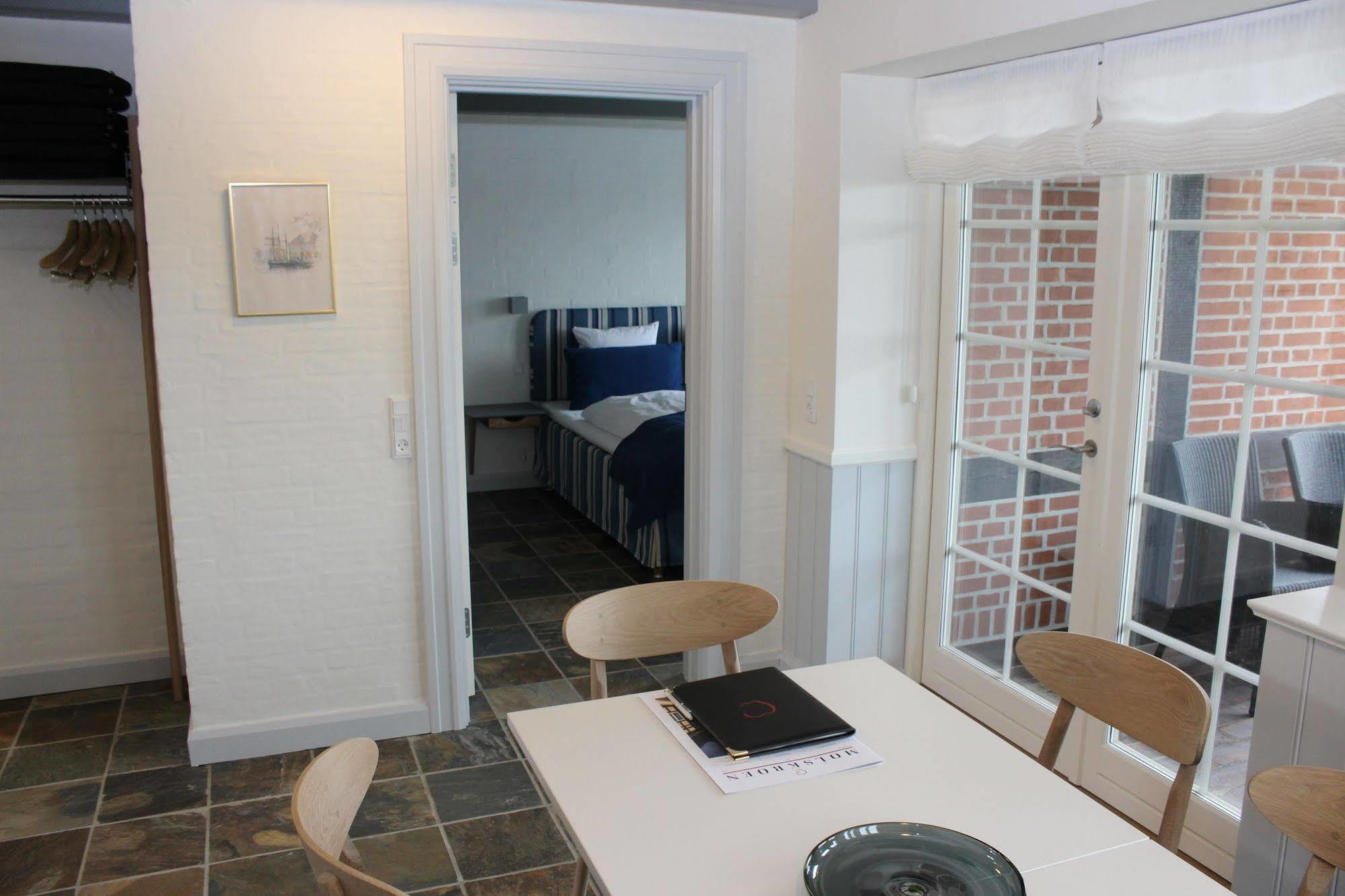 Molskroen Strandhotel Ebeltoft Extérieur photo